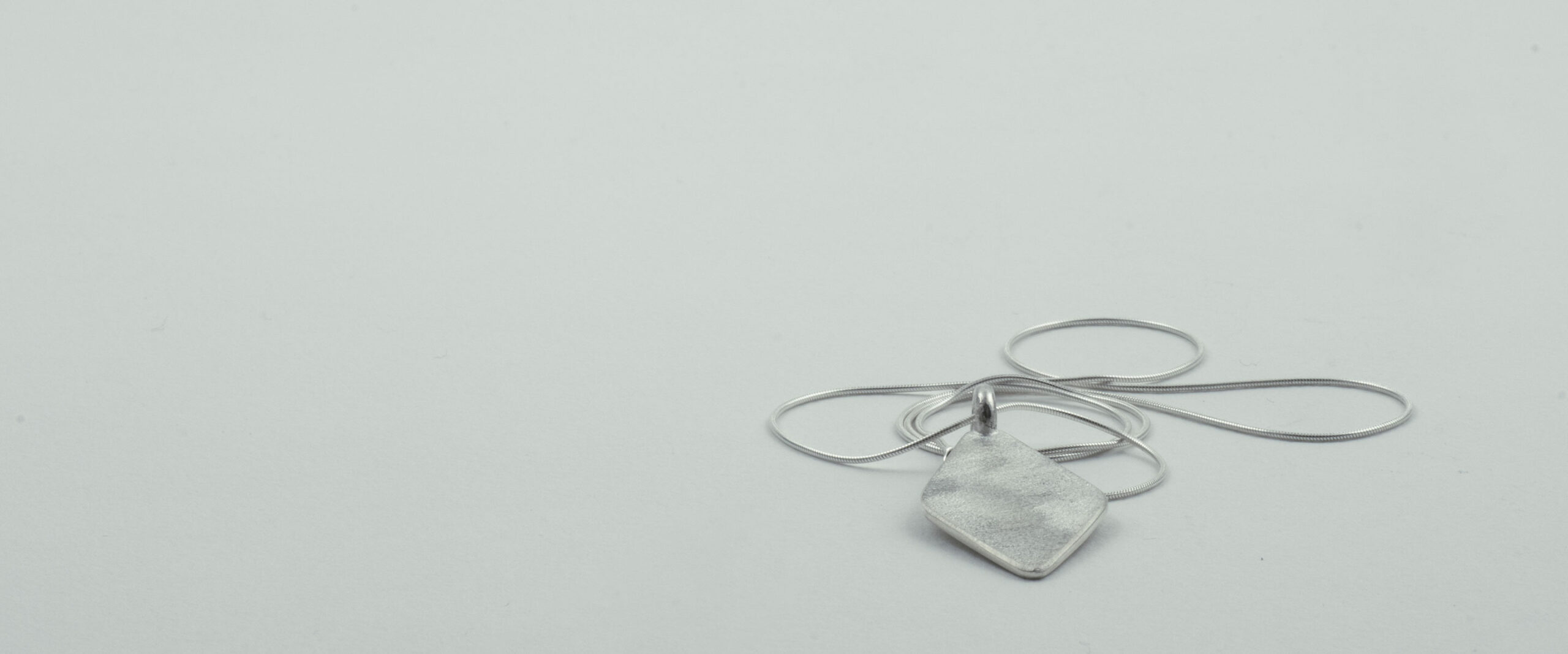 NOOTREDAAME-Slideshow-FrozenAxe